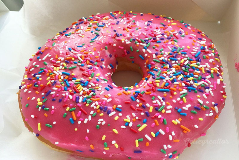 big-pink-lard-donuts-universal-studios-capa